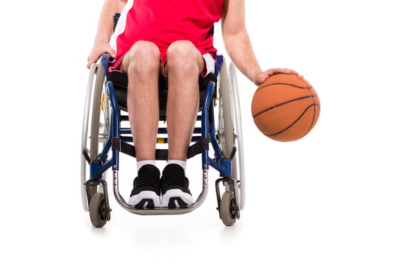 deportista en silla de ruedas jugando baloncesto
 - Foto, imagen