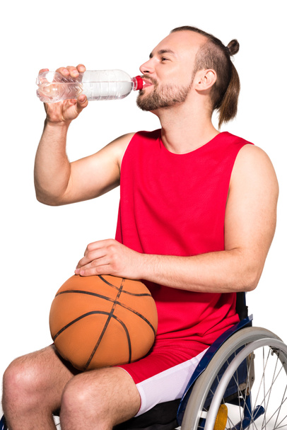Deportista discapacitado agua potable
 - Foto, imagen