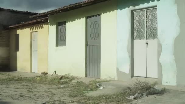 Uricurin kylä - Brasilia
 - Materiaali, video