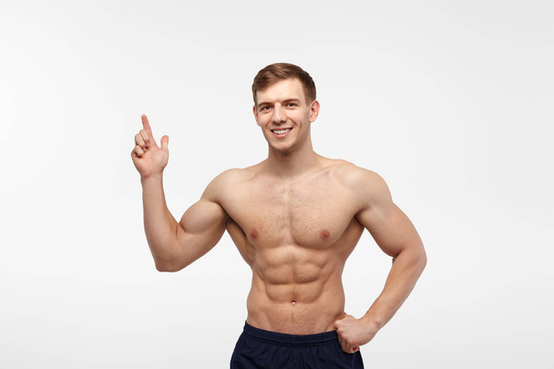 Shirtless smiling muscular man - Fotoğraf, Görsel