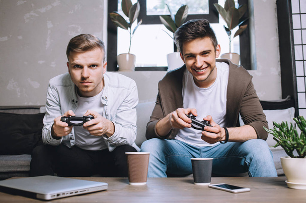 Gamers playing party - Foto, Bild