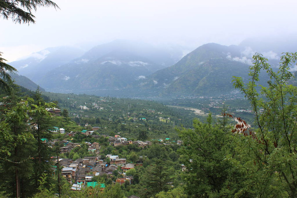 Hindistan'ın büyük bir yerleşim dağlık. manzara duvar kağıdı - Fotoğraf, Görsel