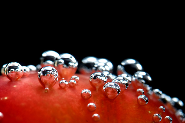 Ameixa em macro água
 - Foto, Imagem