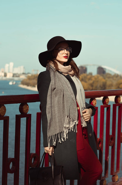 Luxury brunette woman with red lips wearing black hat, glasses a - Foto, Imagen