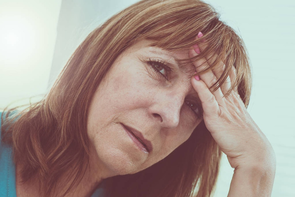 Mature woman having a headache - Foto, afbeelding