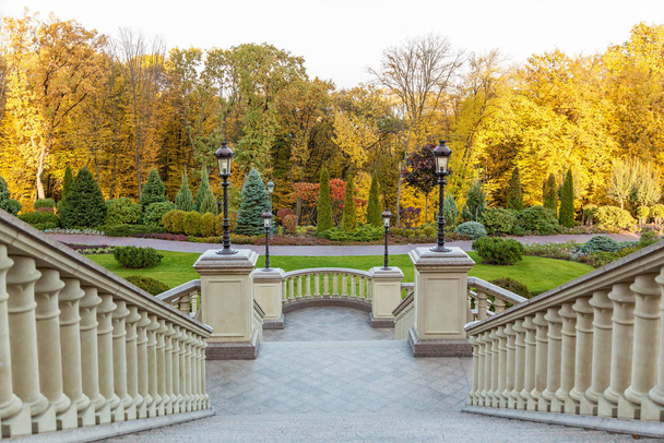 stone staircase in an autumn park - Foto, imagen