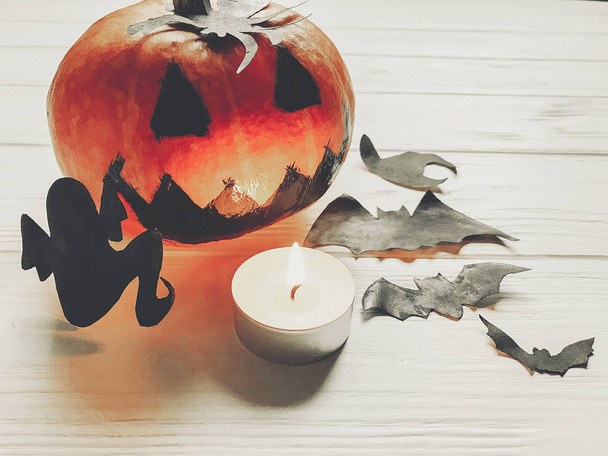 Хэллоуин. тыква с духами ведьм и пауком
 - Фото, изображение