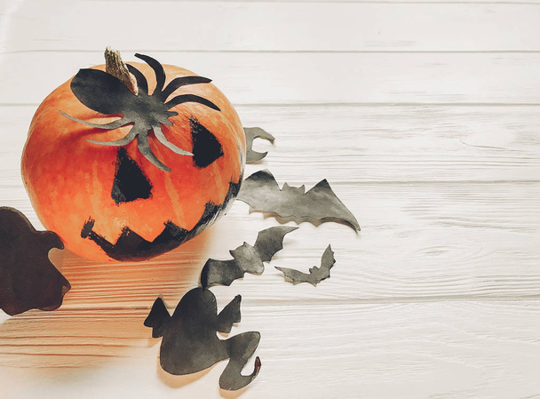 Хэллоуин. тыква с духами ведьм и пауком
 - Фото, изображение