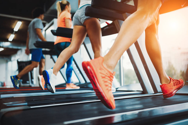 people running on treadmill in gym - Foto, Bild