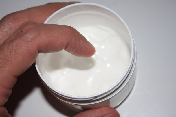 Crème blanche maculée hydratante visage cosmétique de luxe pour peau vieillie
 - Photo, image