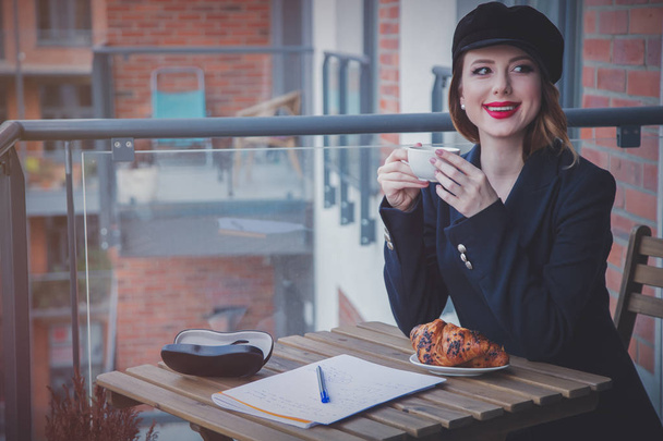 mujer de negocios tienen descanso café
 - Foto, imagen