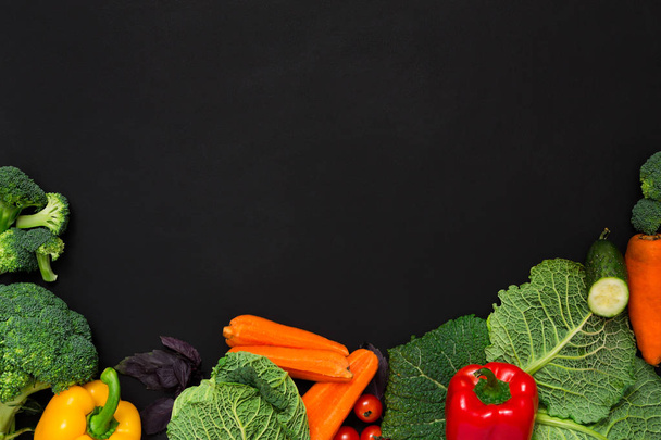 Border of fresh vegetables on wooden background with copy space - Foto, immagini