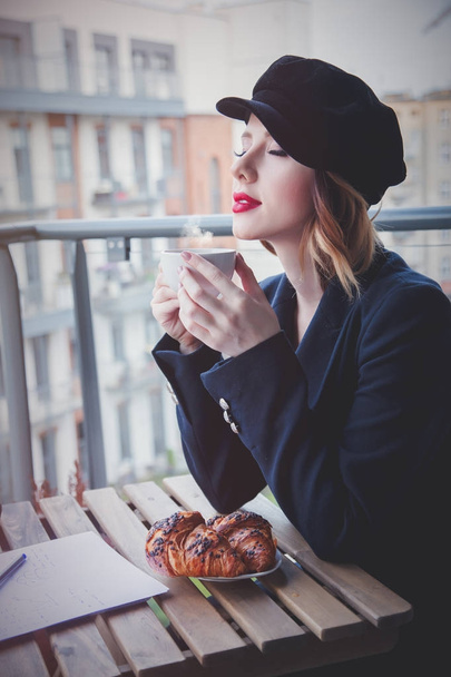 donna d'affari hanno pausa caffè
 - Foto, immagini