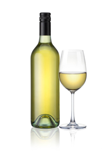 butelki i okulary białe wino na białym tle na białym tle w - Zdjęcie, obraz