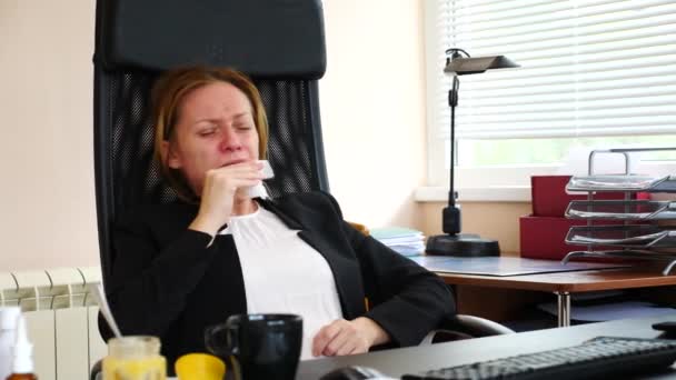 Sick business woman with flu blowing nose in tissue. in the office. 4k, slow motion - Filmagem, Vídeo