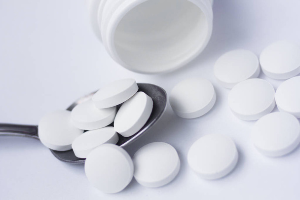 pills on white background - Foto, Bild