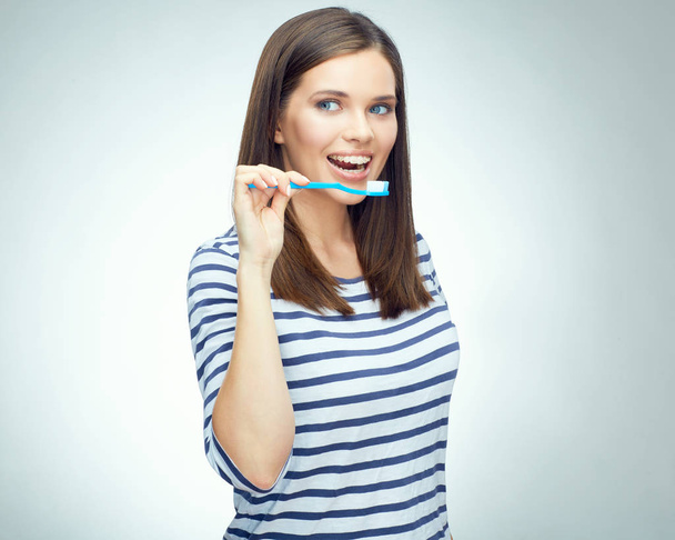 woman with braces holding toothbrush - Zdjęcie, obraz