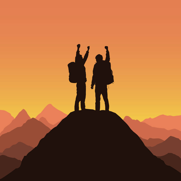 Vektor-Illustration einer Berglandschaft mit realistischen Silhouetten zweier Bergsteiger auf der Spitze eines Berges mit Siegergeste unter orangefarbenem Himmel mit Morgengrauen - Vektor, Bild