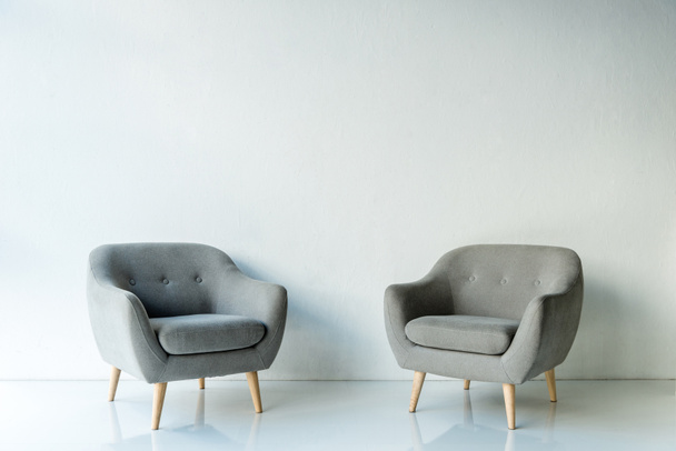 Deux fauteuils gris
 - Photo, image
