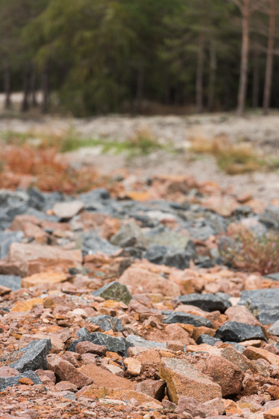rochas de granito vermelho e cinza
 - Foto, Imagem