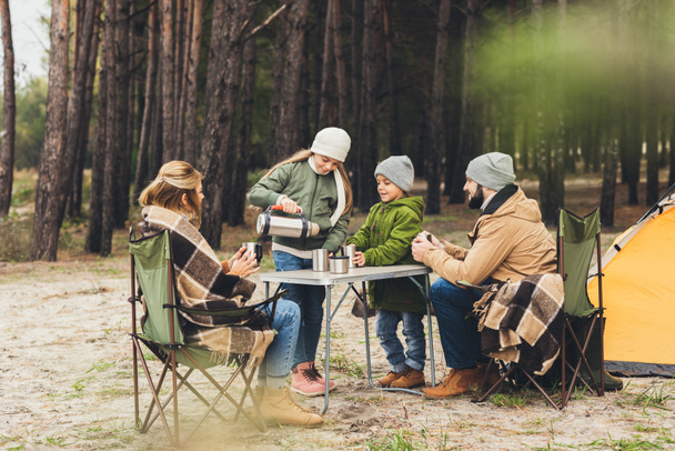 camping familial ensemble
 - Photo, image