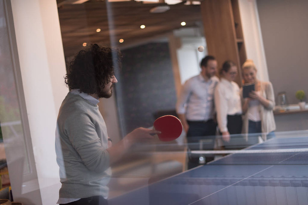 startup business team playing ping pong tennis - Foto, Imagen