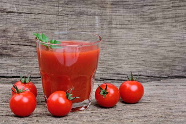 Glass of fresh tomato juice on wooden background - Fotografie, Obrázek