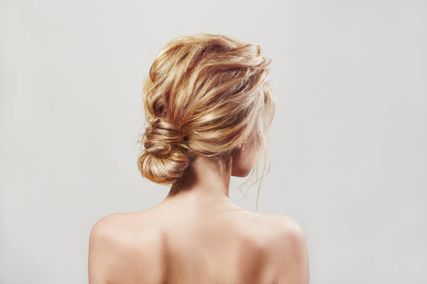 Back view of blondi woman with long hair - Фото, зображення