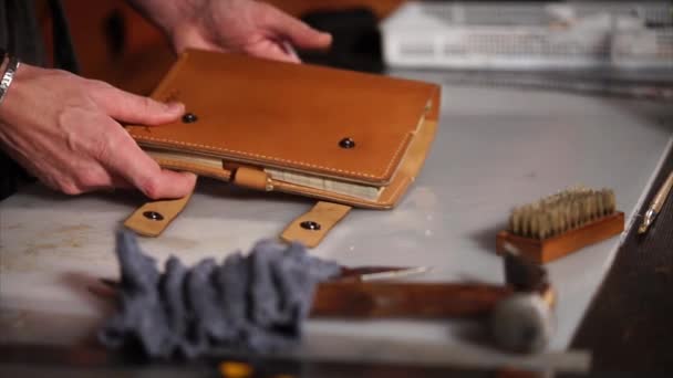 El yapımı deri notebook kullanıma hazırdır - Video, Çekim