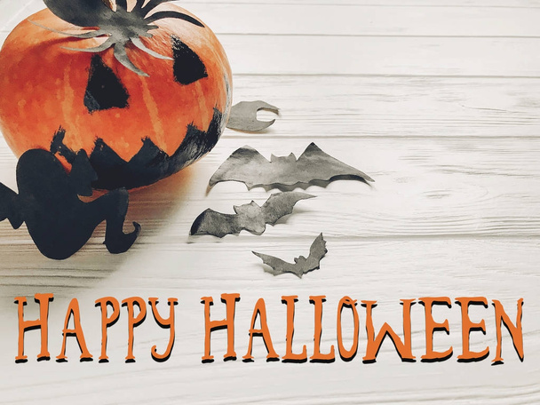 Happy halloween tekst. Jack lantaarn pompoen met heks ghost vleermuizen - Foto, afbeelding