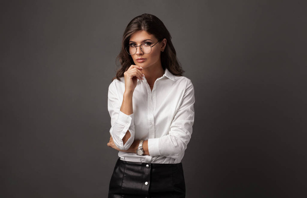 Beautiful business woman - Fotoğraf, Görsel