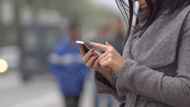 Vrouw met smartphone - Video