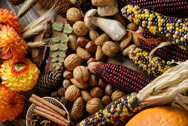  harvest  on wooden background - Foto, Bild
