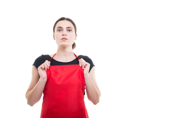 Confiante menina vendedor vestindo avental vermelho
 - Foto, Imagem