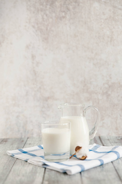 melk, bloem en Servet - Foto, afbeelding