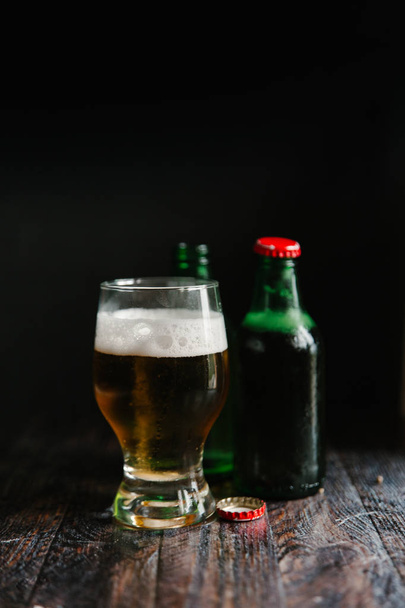 beer glass and bottles - Foto, Imagen