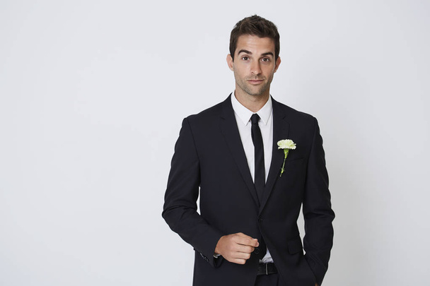 Handsome groom in smart suit - Φωτογραφία, εικόνα