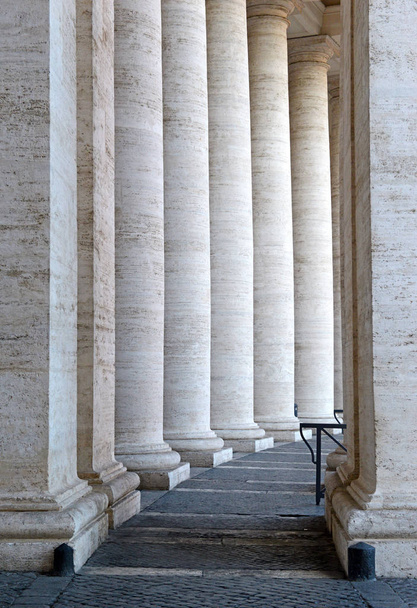 Imagens da Cidade do Vaticano e Basílica de São Pedro, totalmente situado dentro de Roma, Itália
 - Foto, Imagem