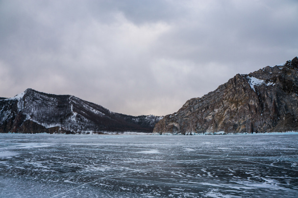 Río congelado en invierno - Foto, Imagen