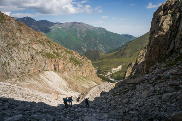 people hiking in mountains - Foto, imagen