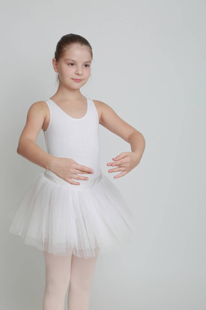Beautiful little ballerina in studio - Foto, Imagem