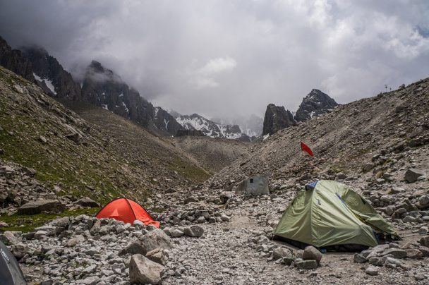 Campeggio in montagna
 - Foto, immagini