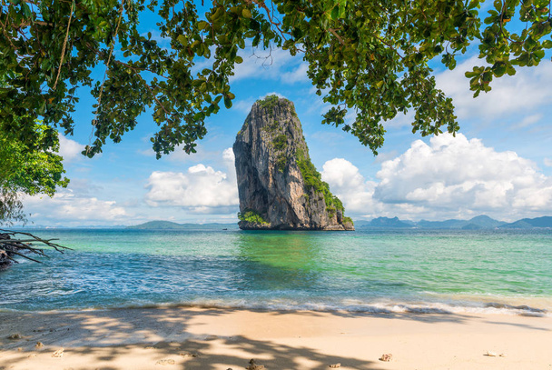 foto de um belo penhasco ilha de Poda, Tailândia, à sombra de
 - Foto, Imagem