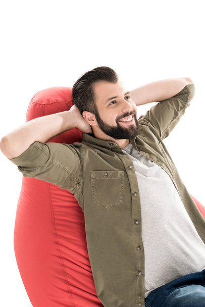 homme relaxant sur chaise sac haricot
 - Photo, image