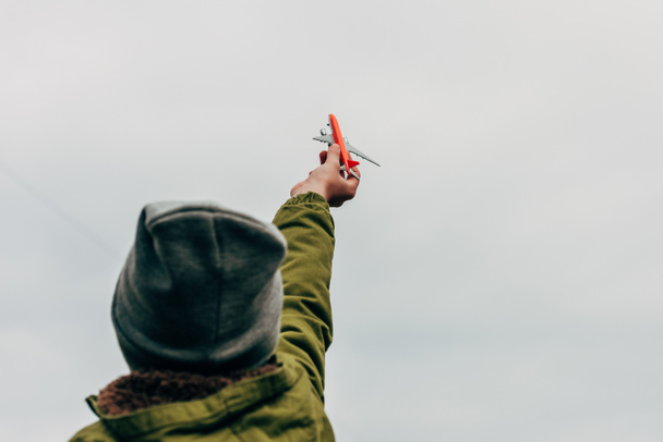 boy holding toy plane - Valokuva, kuva