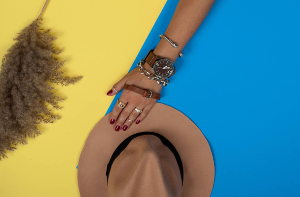  Female hands with jewelry. Fashion accessories, wrist watches, glamor bracelets  - Fotó, kép