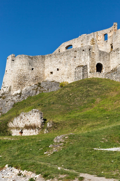 Spiksen linnan seinät Slovakiassa
. - Valokuva, kuva