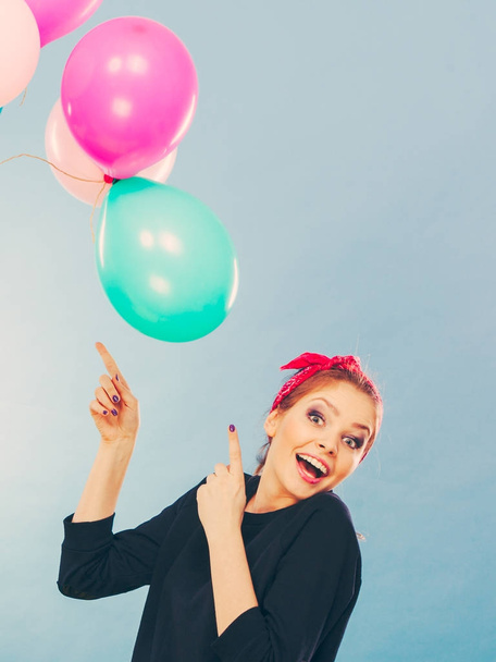 Smiling crazy girl having fun with balloons. - Fotoğraf, Görsel