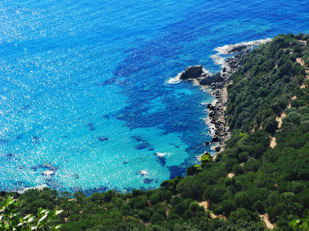 costa laguna azul paisaje mar ioniano en la isla de Corfú
  - Foto, Imagen