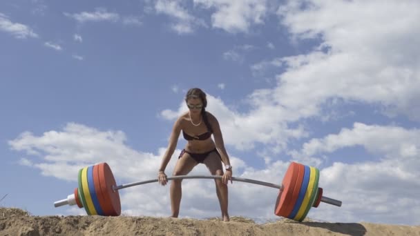 The girl lifts the bar. - Footage, Video